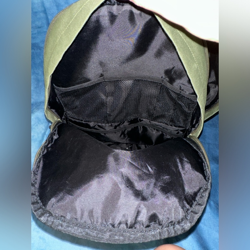 Backpack - Picture 4 of 5